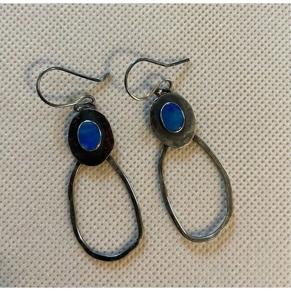 Vintage Artisan Hammered 925 Silver and Lapis Pierced Earrings - Picture 1 of 7